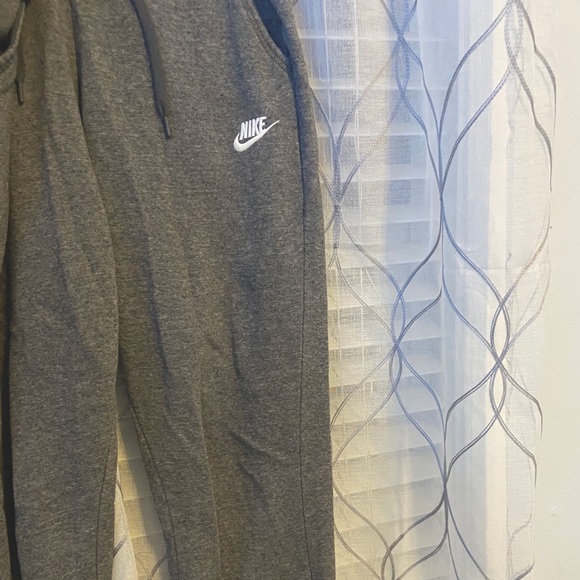 Nike sweatpants - Picture 2 of 4